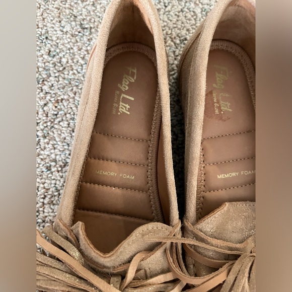 NWOB Flag Ltd. Women's Nicole Suede Fringe Loafer Beige Tan 6.5 - Picture 7 of 7
